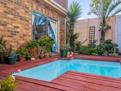 4 Bedroom Property for Sale in Stilbaai Wes Western Cape